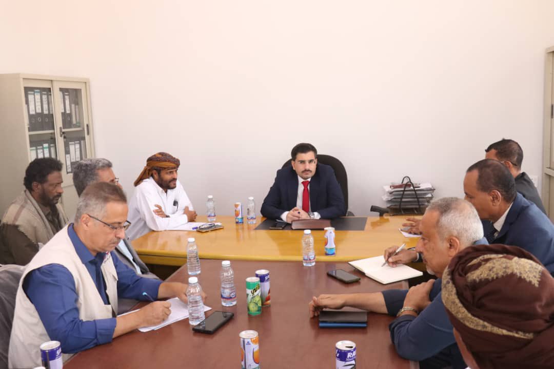 خلال زيارتي لمحافظة المهرة، سعدت باللقاء بالهامة الوطنية الأخ المحافظ الشيخ محمد علي ياسر، وقد وجدت فيه نموذجاً حقيقياً في دعمه واهتمامه بكافة القطاعات الخدمية والتنموية.

ناقشنا خلال اللقاء سبل تعزيز التعاون بين الوزارة والسلطة المحلية للارتقاء بمستوى الخدمات وتحسين البنية