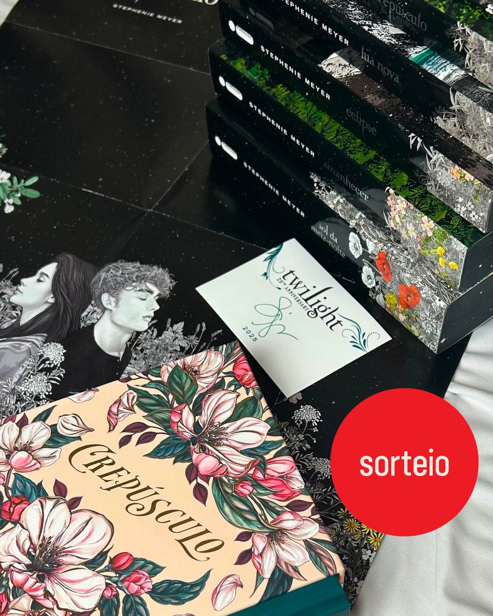Quem aí quer ganhar um kit completo de 20 anos de Crepúsculo? 👀 O seu momento chegou, crepusculetes! 🍎🖤

Para participar e garantir o kit, é só seguir a Intrínseca e dar RT PUBLICAMENTE neste tweet.

O resultado será anunciado em 21/10.