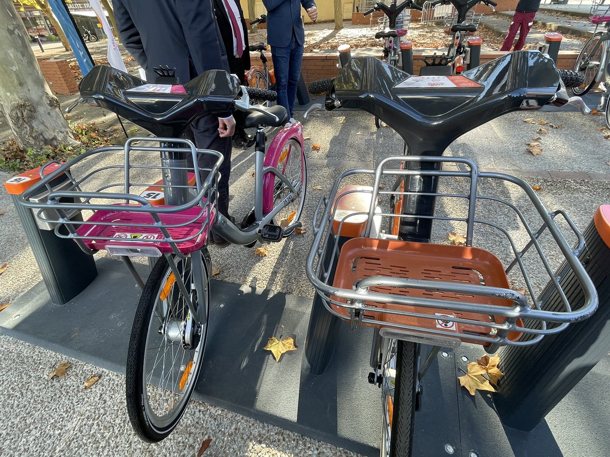 Lancement du service VéloToulouse à #Ramonville : 6 stations, 50% de vélos électriques.
<a href="/sicoval31/">Sicoval</a> <a href="/TisseoSMTC/">Tisséo Collectivités</a> <a href="/VilleRamonville/">Mairie de Ramonville</a> <a href="/JCDecaux_France/">JCDecaux France</a> <a href="/jmlattes/">LATTES Jean-Michel.</a> <a href="/oxoanina/">Nina Ochoa</a> <a href="/RamonvilleVous/">Ramonville Et Vous</a>