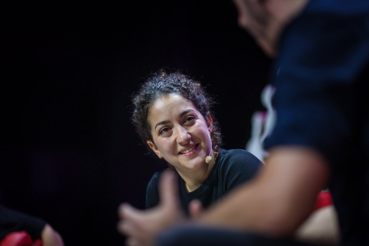 <a href="/joancamp/">Joan Camp</a> <a href="/ArnauTordera/">Arnau Tordera I</a> <a href="/melocotoneraaa/">Alba Segarra Mercè</a> .<a href="/melocotoneraaa/">Alba Segarra Mercè</a>: "El món digital segueix les mateixes lògiques que el món real, i qualsevol intent d’organitzar un sistema diferent del capitalista i individualista és un repte. Costa imaginar una plataforma de creació de contingut construïda des de la col·lectivitat".