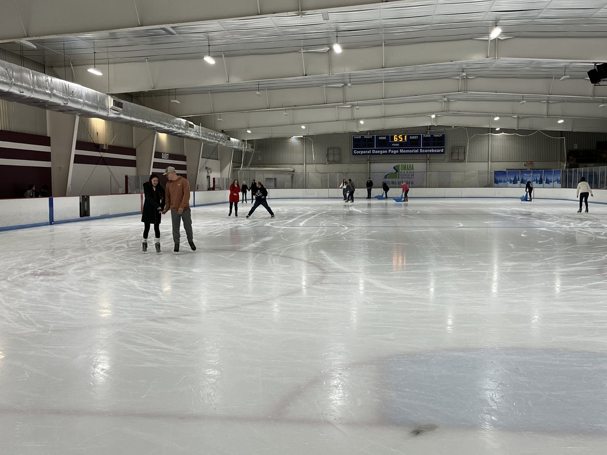 Surprise your special someone with a date night on ice! Join us for Date Skate on Saturday, November 15th, from 6:30-8:15pm. Couples can enjoy an evening of ice skating, a taco bar, and dessert, all for just $25/couple! ⛸️💕

Register today: ow.ly/ojOU50XahQb