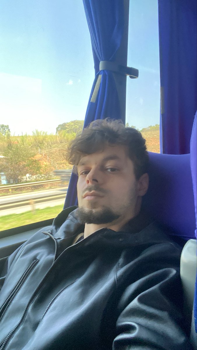 parte do ano dentro de busão...... vendo belas paisagens interioranas.... bom
demais

- hoje toco na SAPUCAÍ em BH (0:00)

-amanha tem a Maria Fumaça Show a tarde, tambem em BH (17:00)

-amanha tambem o halloween da <a href="/FestaTrophy/">Festa Trophy</a> (5:00) LIVE SET, beats ao vivo, SAO PAULO