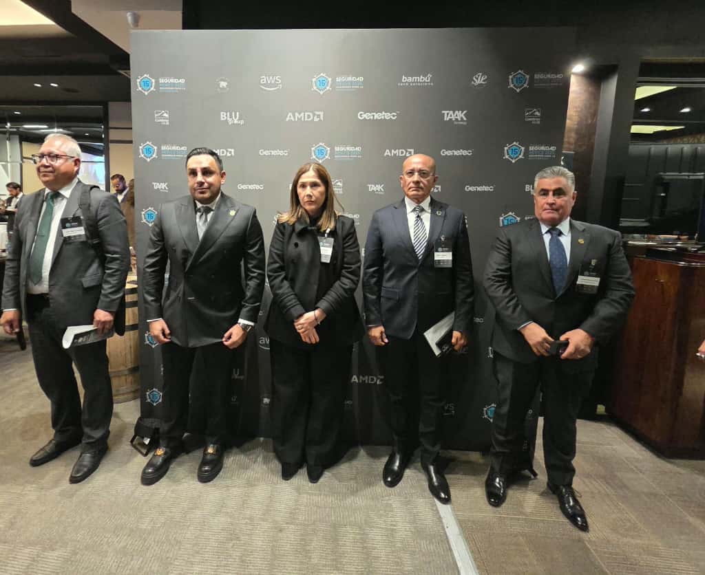 Asistimos a la 15a Cumbre de Seguridad "México 2025: Seguridad Para la Prosperidad”, donde se abordaron diversos temas, destacando el Modelo de Seguridad Coahuila que impulsa el Gobernador del Estado, Manolo Jiménez Salinas.
#CoahuilaPaDelante
#APasosDeGigante