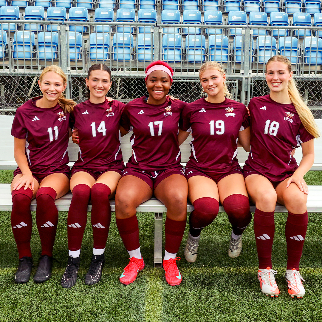 MacEwanGriffins's tweet image. W⚽️| SENIOR DAY
With a home playoff date on the line vs. @PandasSoccer (SAT, Noon, Clarke), @Griffins_WSOC will also celebrate #SeniorDay.
Read a Q&amp;amp;A with Raeghan McCarthy, Anneke Odinga, Grace Mwasalla, Nikki Brodeur &amp;amp; Alyx Henderson
#GriffNation

STORY➡️macewangriffins.ca/sports/wsoc/20…