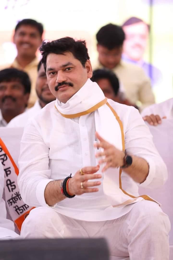 heyitsrahul_'s tweet photo. जरांगे .. DM आहे ते त्यांचा नाद करू नकोस... बिड जिल्ह्यातले बाकी च्या सहा आमदारांची जेवढी लिड आहे तेवढी एकट्या DM ची आहे. कोल्हापूर चा छत्रपती संभाजी महाराजांचा स्वराज्य पक्षाचा सर्व महाराष्ट्रातील उमेदवारांचे टोटल मतदान पण 1 लाख बेचाळीस हजार नसेल तेवढं एकट्या वाघाच आहे..
#DM❤️ https://t.co/fiFDPObeza