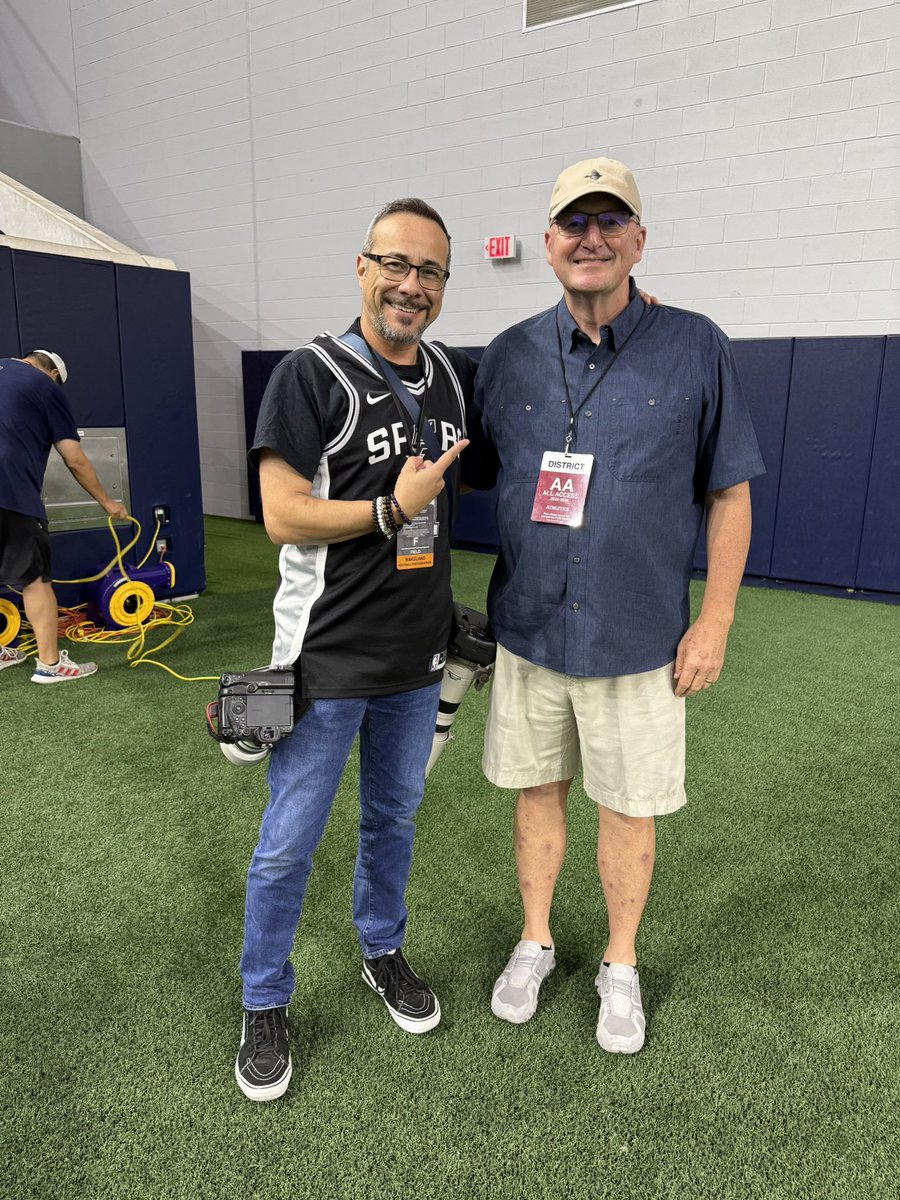 Great seeing the absolute legend <a href="/MartySecord/">Marty Secord 🏈🇺🇸</a>. So thankful for all the support he provided to me during his time at Wakeland Highschool. #wakeland #oneteam
