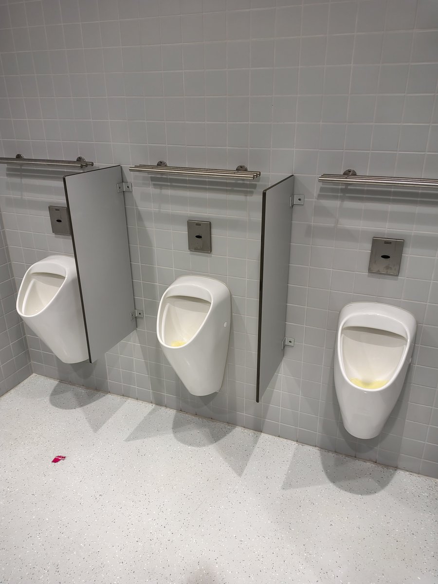 "All Gender"-Toiletten auf der Frankfurter Buchmesse.
😂😂😂