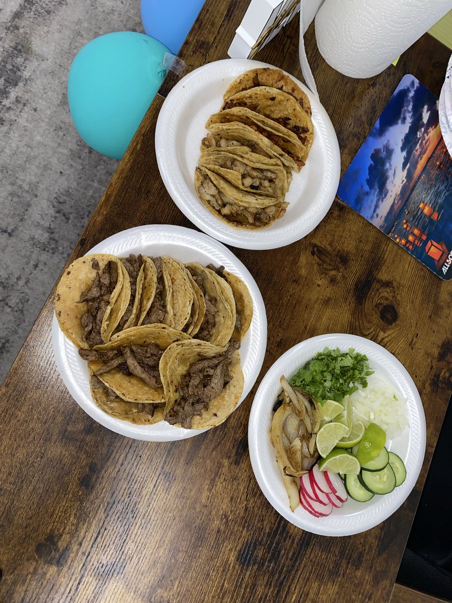 nishaaeee__'s tweet photo. Work lunch , my fav fooddddd https://t.co/u10n5BYpmE