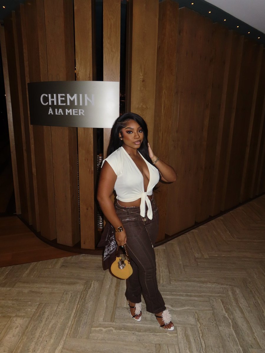 don’t stare it’s rude #breezybowl