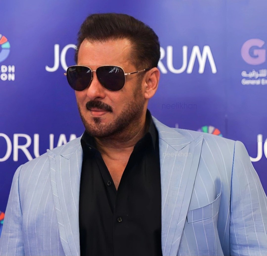Ageing in reverse, ruling in style - the one and only #SalmanKhan 🔥♥️