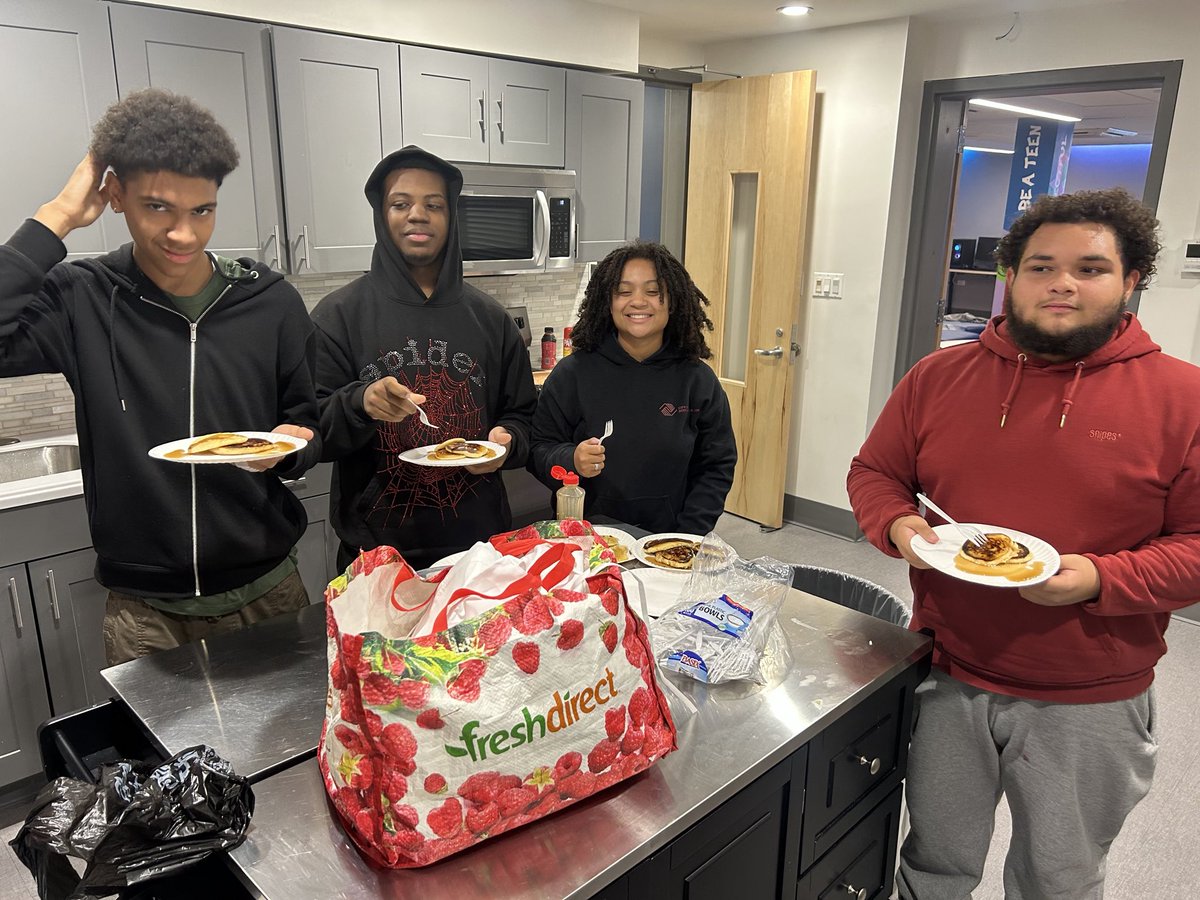 Kipsbayclub's tweet photo. 🔥 Big things happening at Palmaro!

Our teens are diving into a mix of amazing programs — from Cooking and Healthy Habits, to Smart Girls and our brand-new Youth Court initiative. 🍳💪⚖️ Each one building skills, confidence, and leadership for the future.

#KipsBayPalmaro https://t.co/Kki58mtmLQ