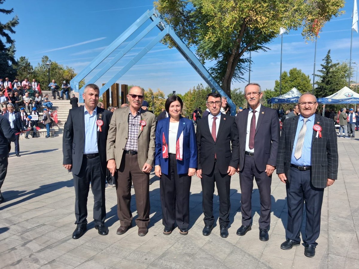Kevser Ofluoğlu (@kevserofluoglu) on Twitter photo Bugün Anıt parkta , 17 Ekim astsubaylar Günü’nde haklarını arayan silah arkadaşlarımın yanındaydık.
Verdiğiniz sözleri tutun.
<a href="/Akparti/">AK Parti</a>
<a href="/hulusiakarmedya/">Hulusi AKAR</a>
<a href="/tcsavunma/">T.C. Millî Savunma Bakanlığı</a>
#AstsubaylarHakMücadelesinde Bugün Anıt parkta , 17 Ekim astsubaylar Günü’nde haklarını arayan silah arkadaşlarımın yanındaydık.
Verdiğiniz sözleri tutun.
<a href="/Akparti/">AK Parti</a>
<a href="/hulusiakarmedya/">Hulusi AKAR</a>
<a href="/tcsavunma/">T.C. Millî Savunma Bakanlığı</a>
#AstsubaylarHakMücadelesinde