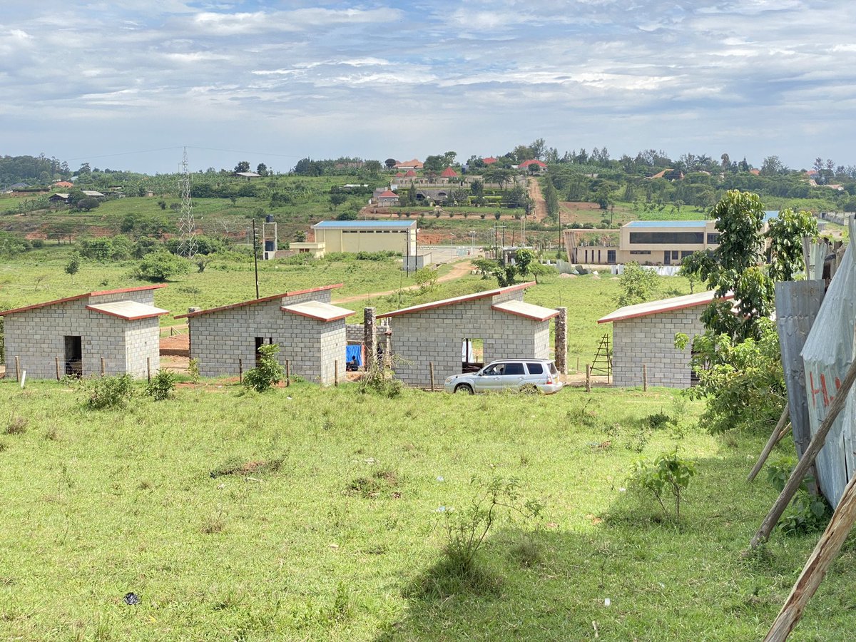 🏡 Prime Plot for Sale — Nyarubanga, Mbarara Northern Bypass

📍 Location: Just 200 meters from Rubis, behind the Northern Bypass

📏 Size: ½ Acre (100ft x 200ft)

💰 Price: UGX 220,000,000 (All)

📜 Ownership: Ready Freehold Land Title

✨ Property Highlights:
✅ Ideal for a VIP