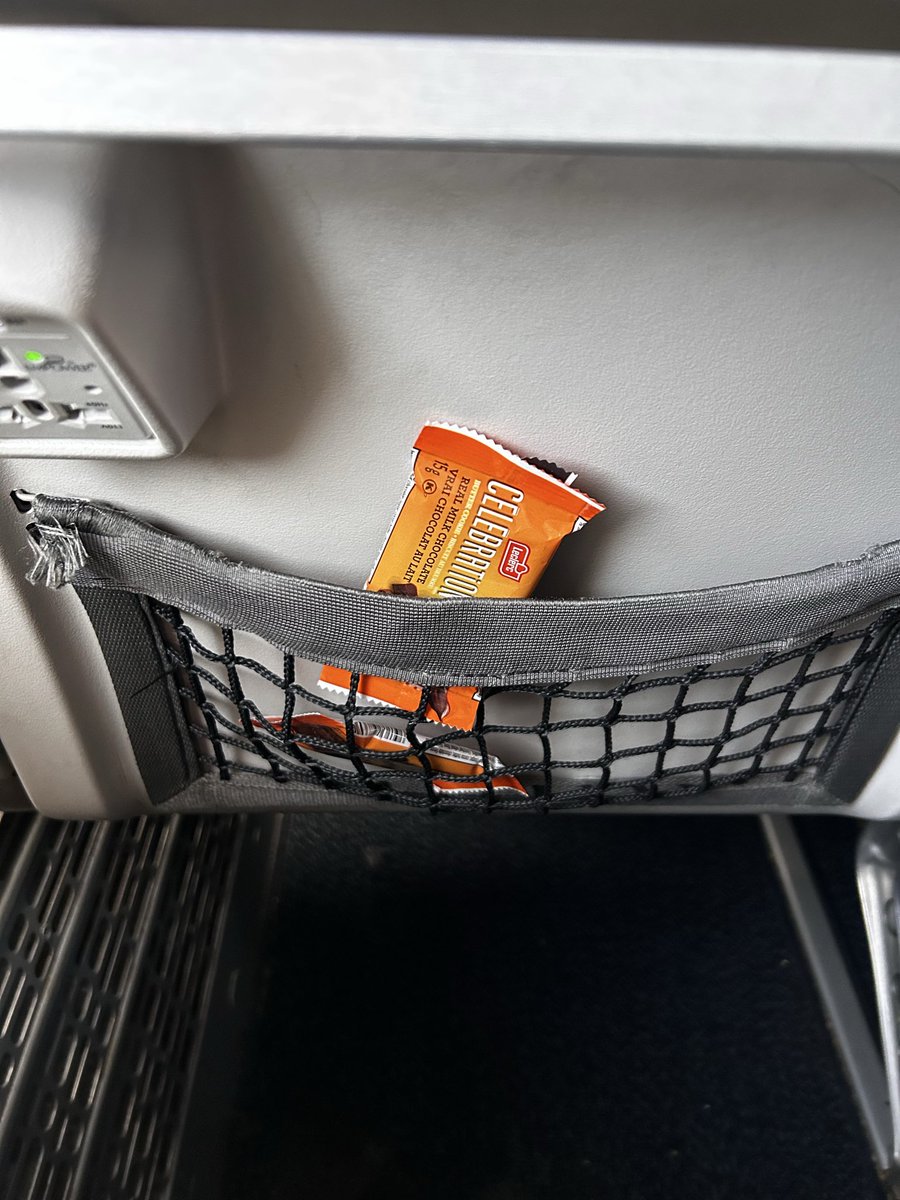 master___joe's tweet image. 今日はBiscoffじゃないビスケット✈︎