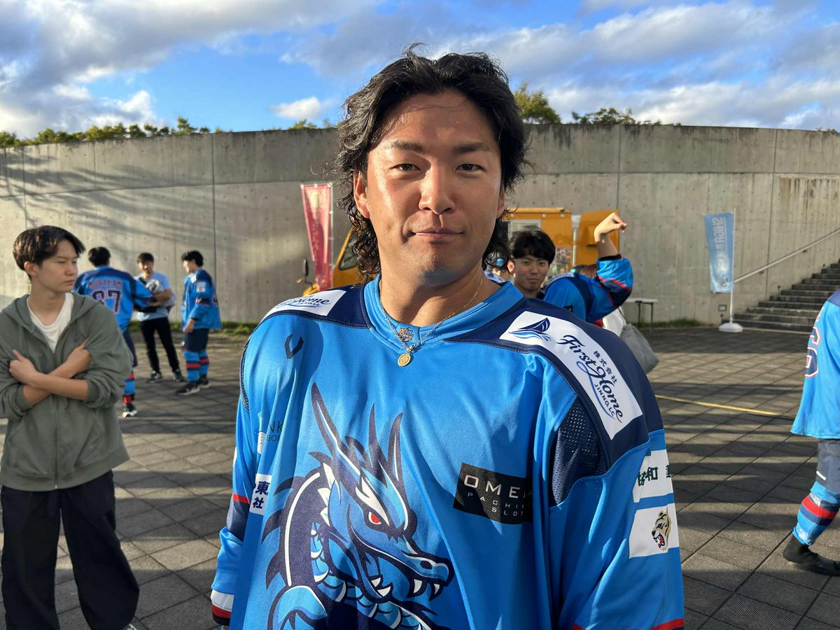 【滋賀ブルーライズIHC／長谷川拓巳（はせがわ・たくみ）選手／10番／FW】

試合後のセレモニーでは、2試合続けて、マイクを手にして、会場を盛り上げた。

人一倍強そうな責任感が、そうさせたのかと思って拝見していた。