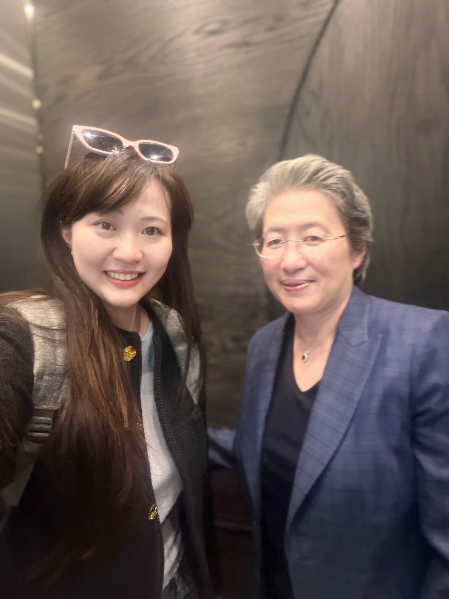 elaine_prosgrow's tweet photo. Met the legendary Lisa Su , CEO of @AMD, at @pearvc — one of the most respected leaders in the entire semiconductor and AI industry.  #LisaSu #AMD #AIFounders #WomenInTech #ProsGrowAI #Leadership #PearVC https://t.co/RQ2s8uHOJi