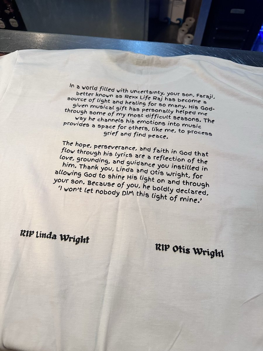 RexxLifeRaj's tweet image. first gift i got on tour .. damn ner teared up man.