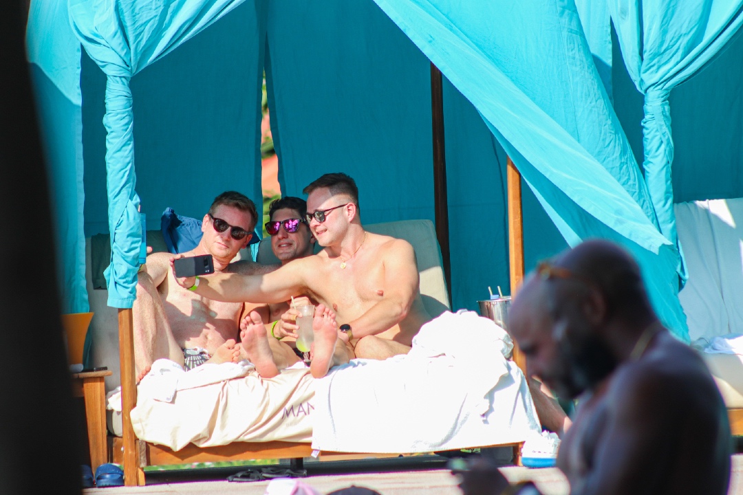 "Relax, unwind, and enjoy the vibrant energy of Mantamar’s poolside paradise! 🌞🏖️"

More Info: 📞 +52 322 222 6260
Reservations: bit.ly/reserve-mbc

#GayTravel #PuertoVallarta #Mantamar