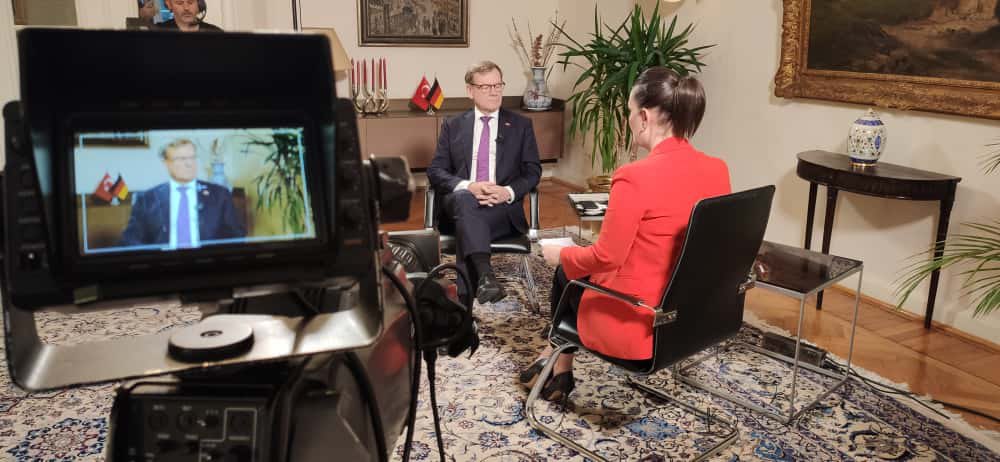 Almanya Dışişleri Bakanı <a href="/AussenMinDE/">Johann Wadephul</a> Wadephul’dan önemli mesajlar👇

youtu.be/lvtxfEkiXl8

🚩Ukrayna için Budapeşte zirvesi uyarısı: “Trump, Putin’e karşı sabırlı. Bu sabır insanların hayatına mal oluyor.”
🚩Gazze için : Kasım’ın ikinci yarısında Almanya-Mısır ortaklığında