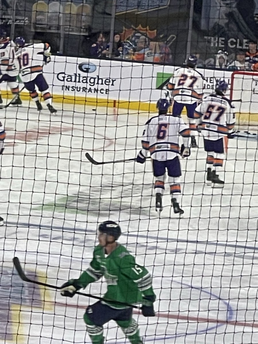 jg2490's tweet photo. At the @OrlandoHockey game with my beautiful wife https://t.co/O6jjNbt5Ti