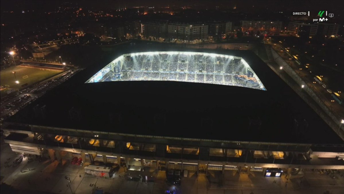 🚨 Di awal laga Real Oviedo melawan Espanyol hari ini para pemain dari kedua tim telah melakukan protes terkait jornada 9 yang dimainkam di Miami, Amerika Serikat, dengan tidak memainkan pertandingan selama 25 detik awal.

Foto sebelah kiri adalah yang terjadi di lapangan, tetapi