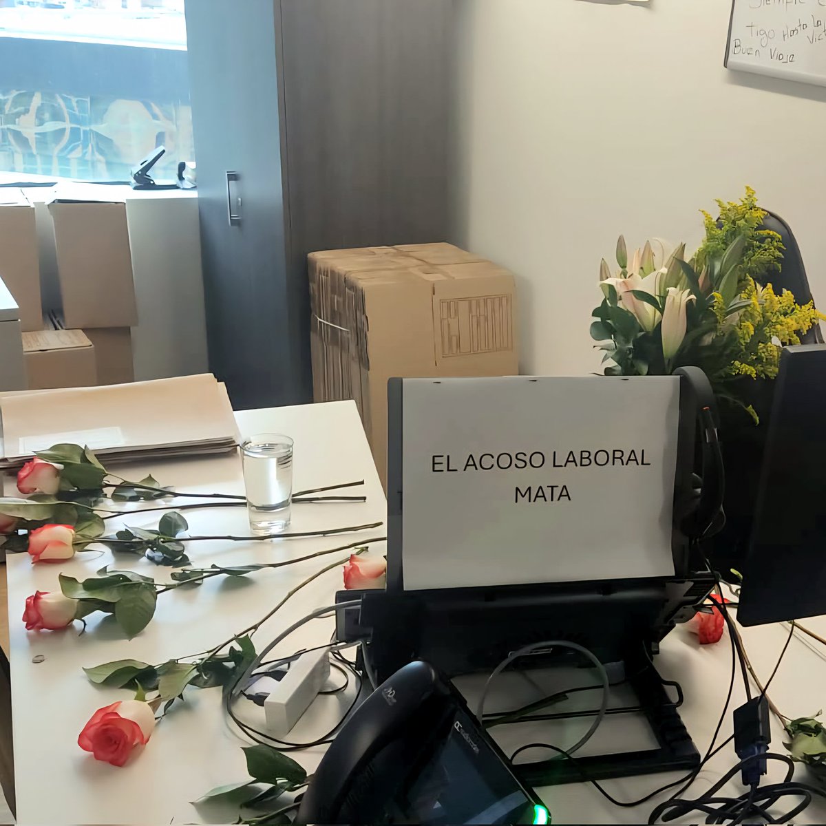 🕯️ Honor a la memoria de la compañera Johana Paola Montesdeoca.

Lideresa sindical del <a href="/MintrabajoCol/">MinTrabajo</a> y presidenta de @USEC_Colombia, víctima del hostigamiento y la violencia laboral que hoy denunciamos.

Desde @SIPTRASAE exigimos investigaciones inmediatas y el fin de la