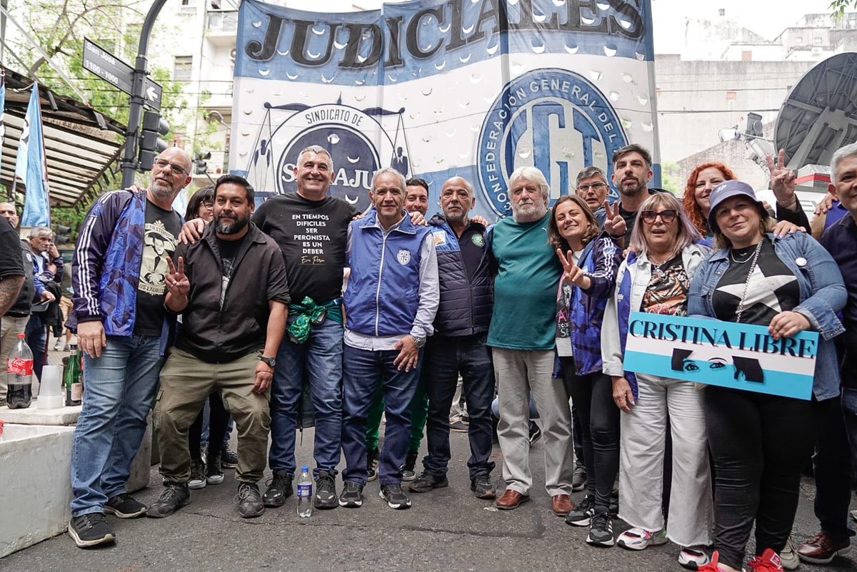 SergioOPalazzo's tweet photo. Inmensa caravana a San José 1111 en el día de la Lealtad.
Por un país más justo, con Cristina libre y el pueblo en las calles.
¡Feliz día compañeros y compañeras!
El pueblo unido jamás será vencido https://t.co/y3JA9LBKAc