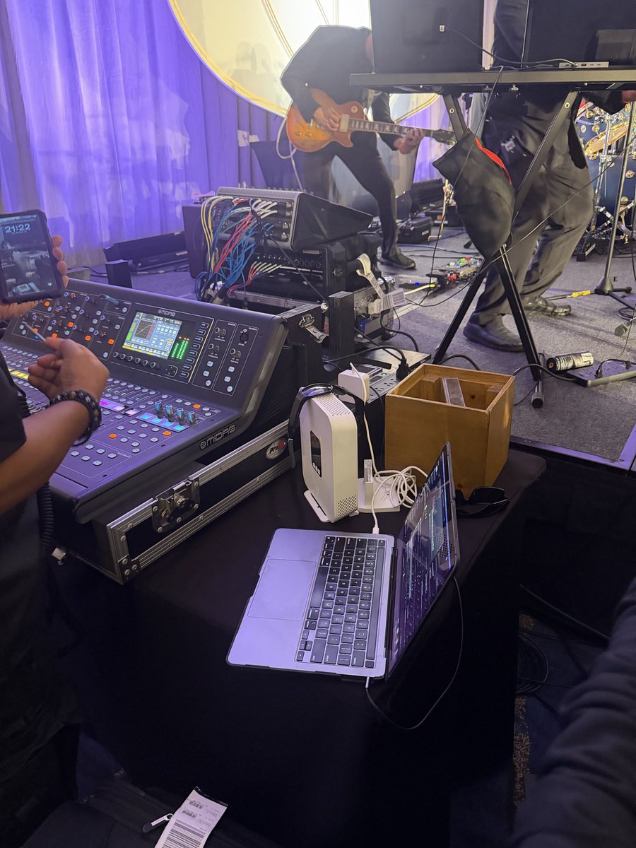 TheJabberTech's tweet image. The DJ using T-Mobile home internet!