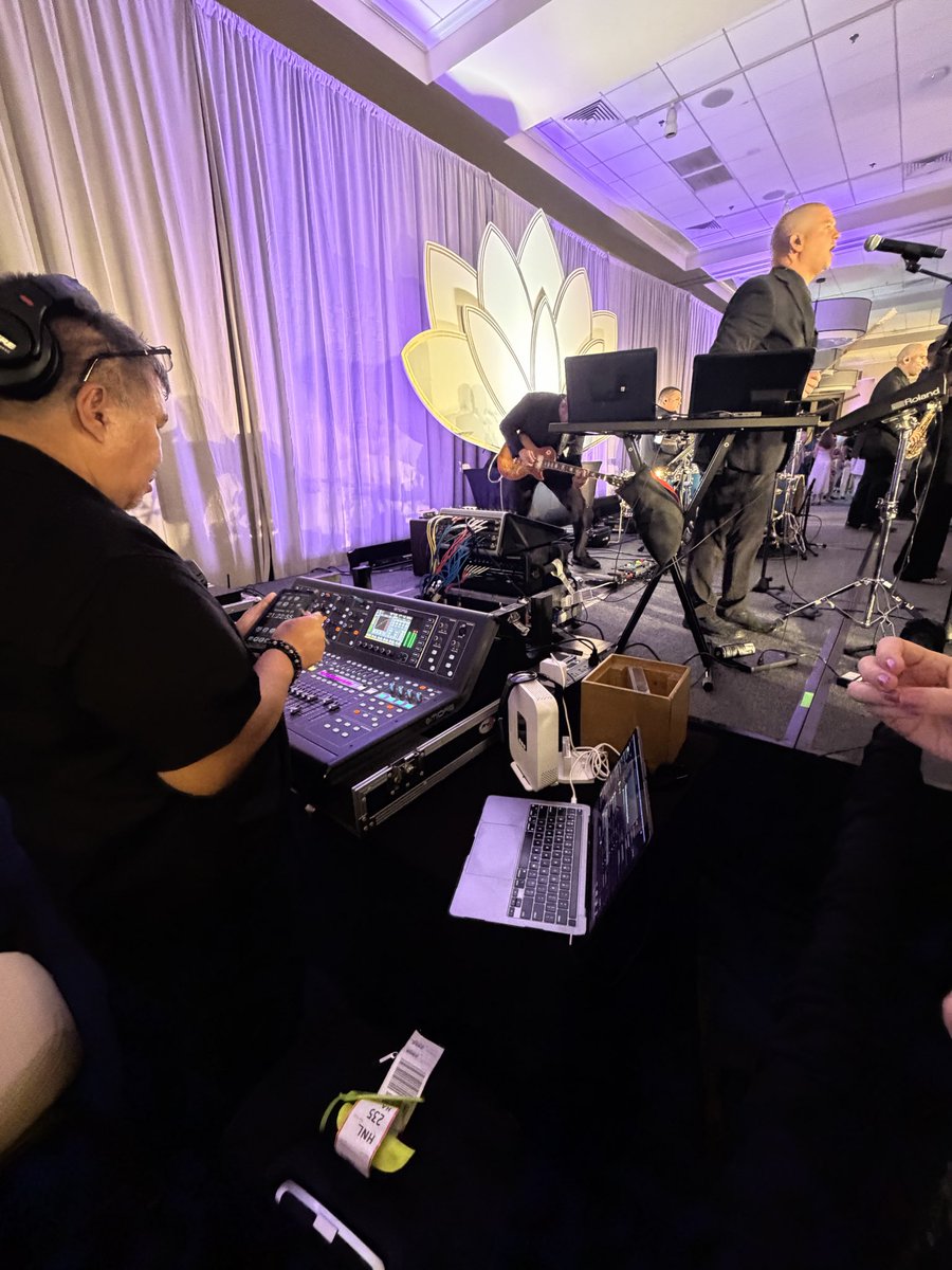 TheJabberTech's tweet image. The DJ using T-Mobile home internet!