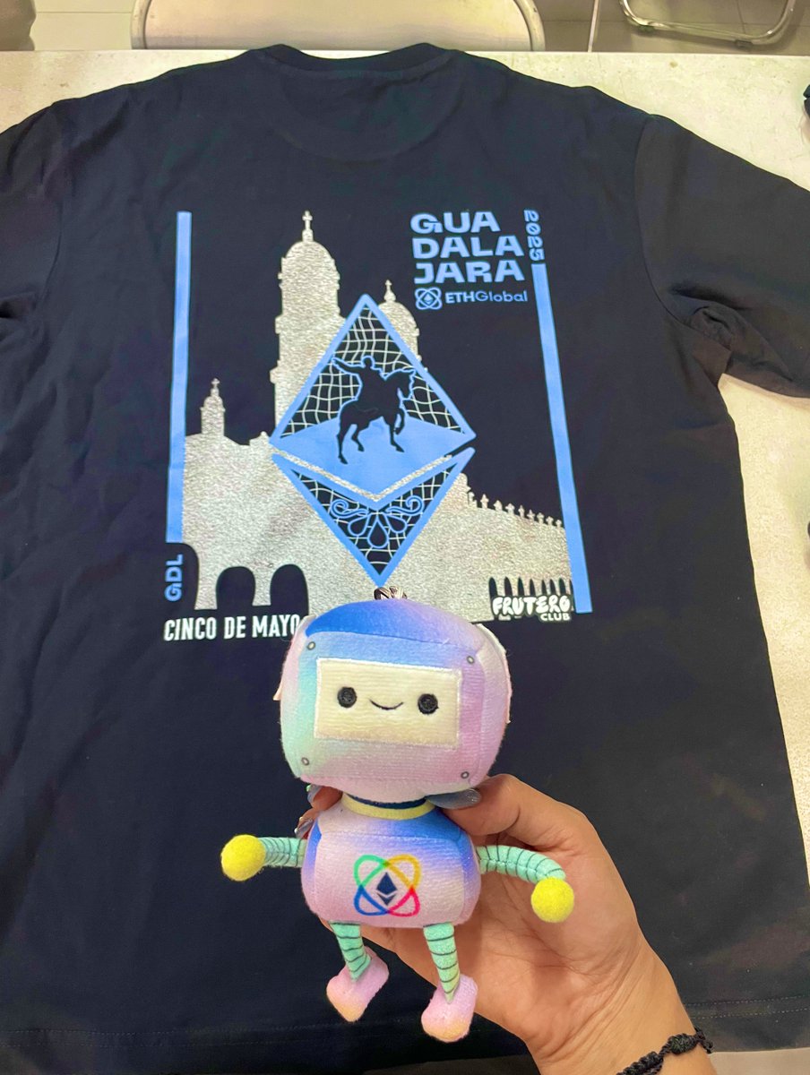 Estuvieron increíbles las playeras de <a href="/ETHCincoDeMayo/">ETH Cinco De Mayo 🔜 Hackathon</a> para el Cowork de Guadalajara by <a href="/ETHGlobal/">ETHGlobal</a> 🤩

Gracias <a href="/merch3_/">Merch3 ⌐◨-◨</a> 🙌 

Diseño by <a href="/serrcrypto/">Jibsam Serrano</a> 👌