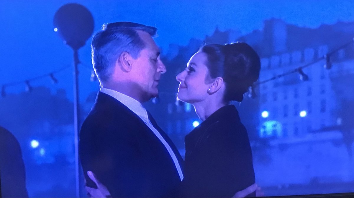 roofnai's tweet photo. Sur #France5 j’ai par hasard été happé par ce film ancien que je n’avais jamais vu  « Charade » avec Cary Grant et Audrey Hepburn. Une comédie policière qui mêle mensonges et gros magot que tout le monde cherche. Excellent !

https://t.co/BqlANeP0Oj https://t.co/SWmEnmJBG1