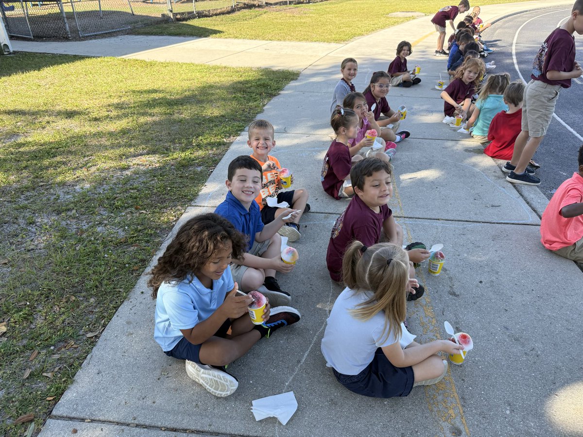 Diplomat_Elem's tweet image. @KONAICE PBIS Qt. 1 Kinder Reward Party #leetweets