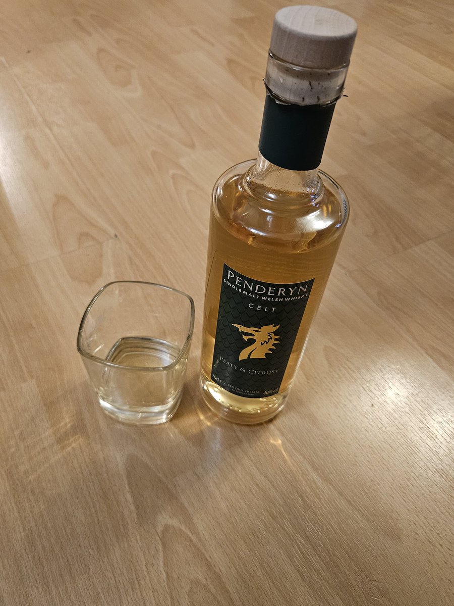 theRealDanMayBe's tweet photo. @PenderynWhisky 

Very nice bit of whisky. https://t.co/KMYsO0rDxU
