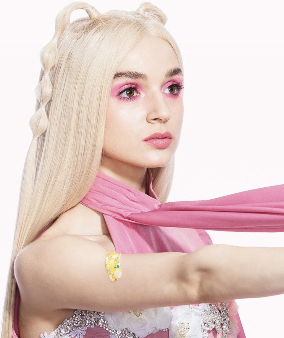 outofparadis's tweet image. the moon                                               the sun