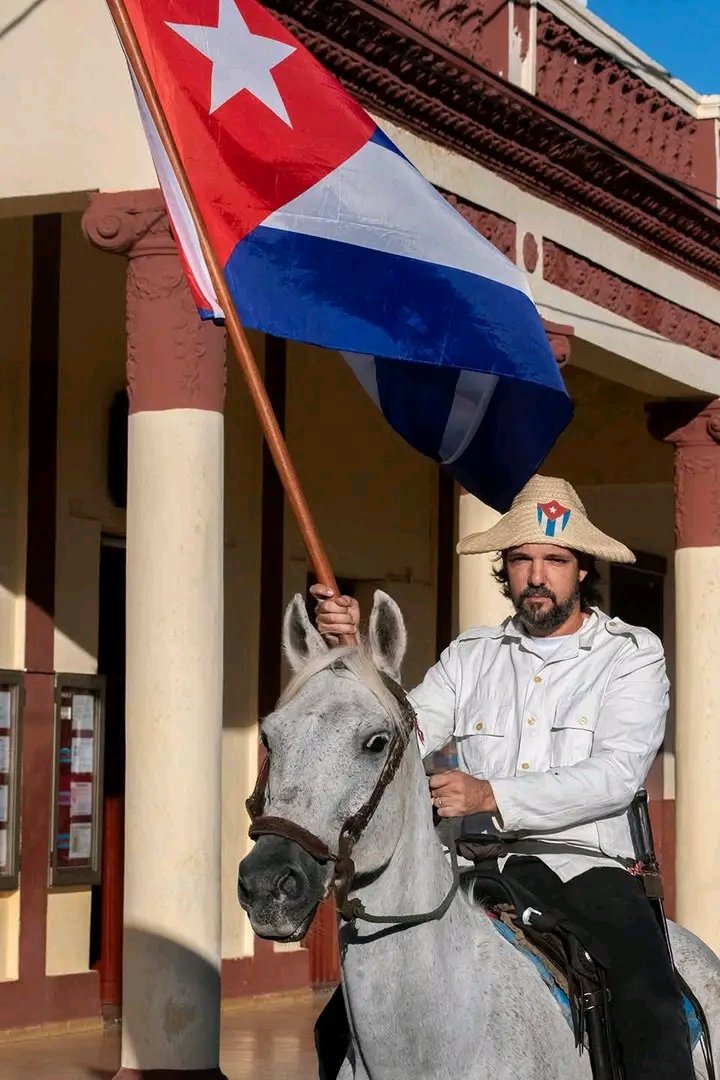 La cubanidad es cómo nos comportamos,cómo hablamos, es, la argamasa de lo cubano
Hoy inició la Fiesta de la Cubanía que tiene su epicentro en #Bayamo  #ProvinciaGranma hasta el 20 de octubre
Aquí se siente fuerte el orgullo de ser parte de esta nación  #Cuba 🇨🇺
#LaPatriaEnMiVoz