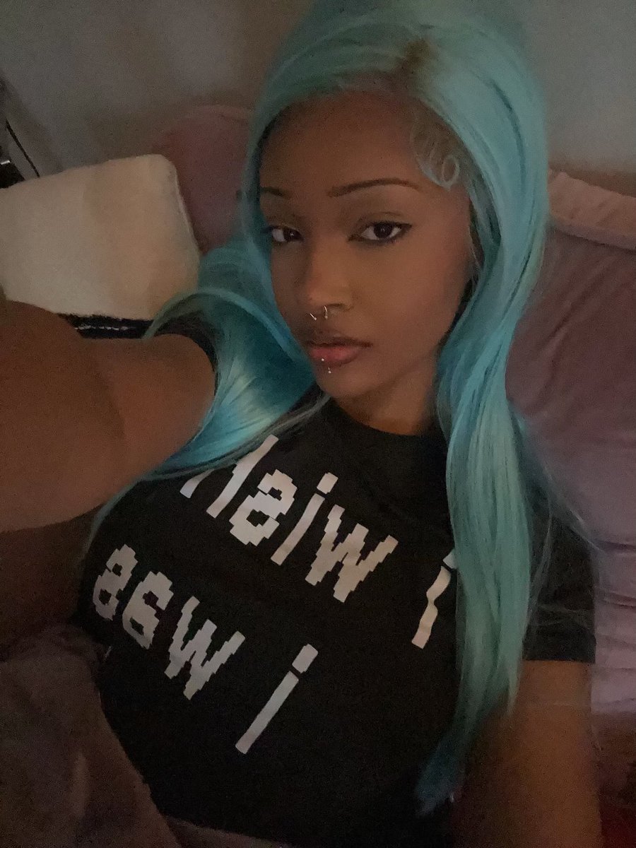 pleurencore's tweet image. i look so evil when i have straight hair lolz