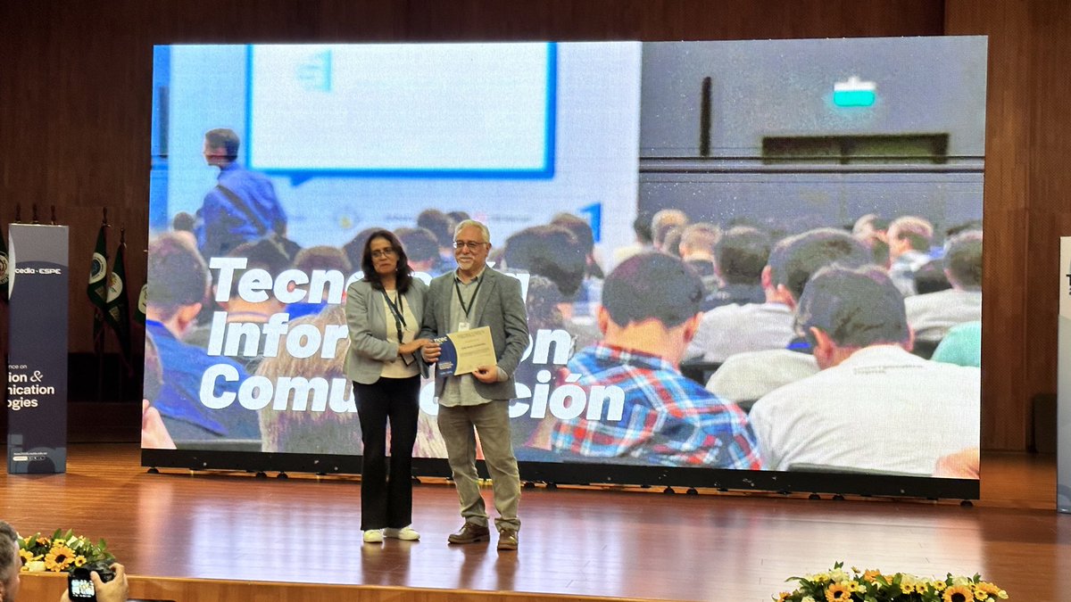 #TICEC2025|Día 2
Cerramos a nuestro ciclo de conferencias con el PhD. José Ángel Olivas nos presentó su ponencia:¿Qué es un sistema inteligente? Definición y mitos. En este espacio destacó lo importante de crear sistemas sofisticados para problemas complejos.
🤝<a href="/CEDIAec/">CEDIA</a> y <a href="/ESPEU/">ESPE</a>