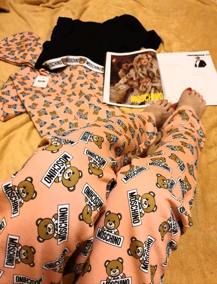 alexa_contact's tweet photo. STA COSA CHE PER USCIRE BISOGNA TOGLIERSI IL PIGIAMA DEVE FINIRE! 
🐻 #MOSCHINO 🐻  🌜❣🐻❣🐻❣🌛 https://t.co/S76ihvaRKT
