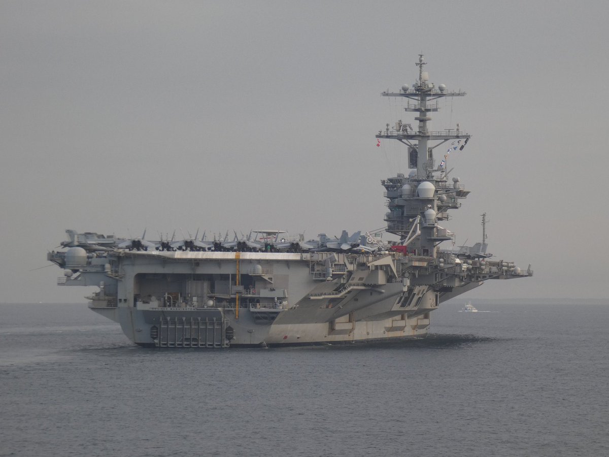 WarshipCam's tweet photo. USS George Washington (CVN 73) Nimitz-class aircraft carrier coming into Yokosuka, Japan - October 18, 2025

SRC: TW-@MICHIYAM https://t.co/nSmMQhoW7i