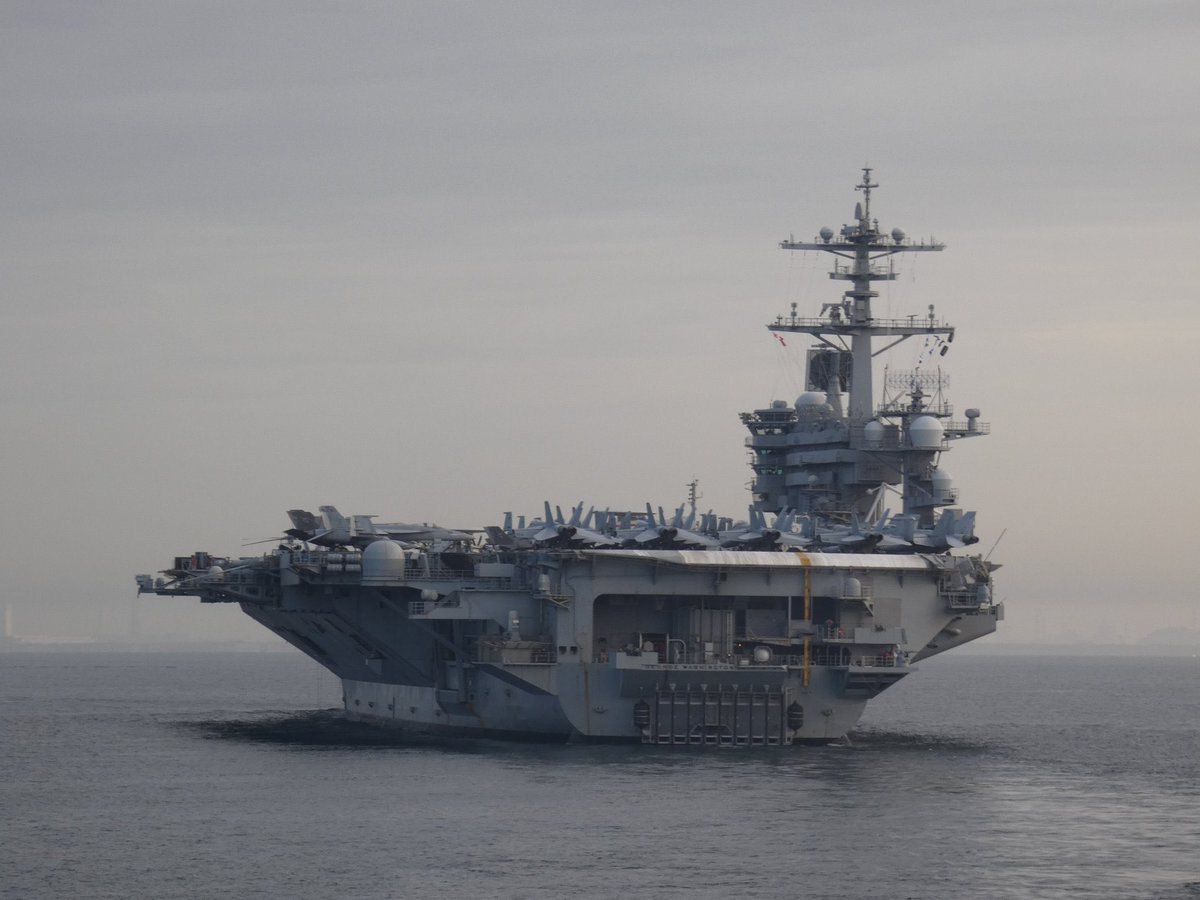 WarshipCam's tweet photo. USS George Washington (CVN 73) Nimitz-class aircraft carrier coming into Yokosuka, Japan - October 18, 2025

SRC: TW-@MICHIYAM https://t.co/nSmMQhoW7i