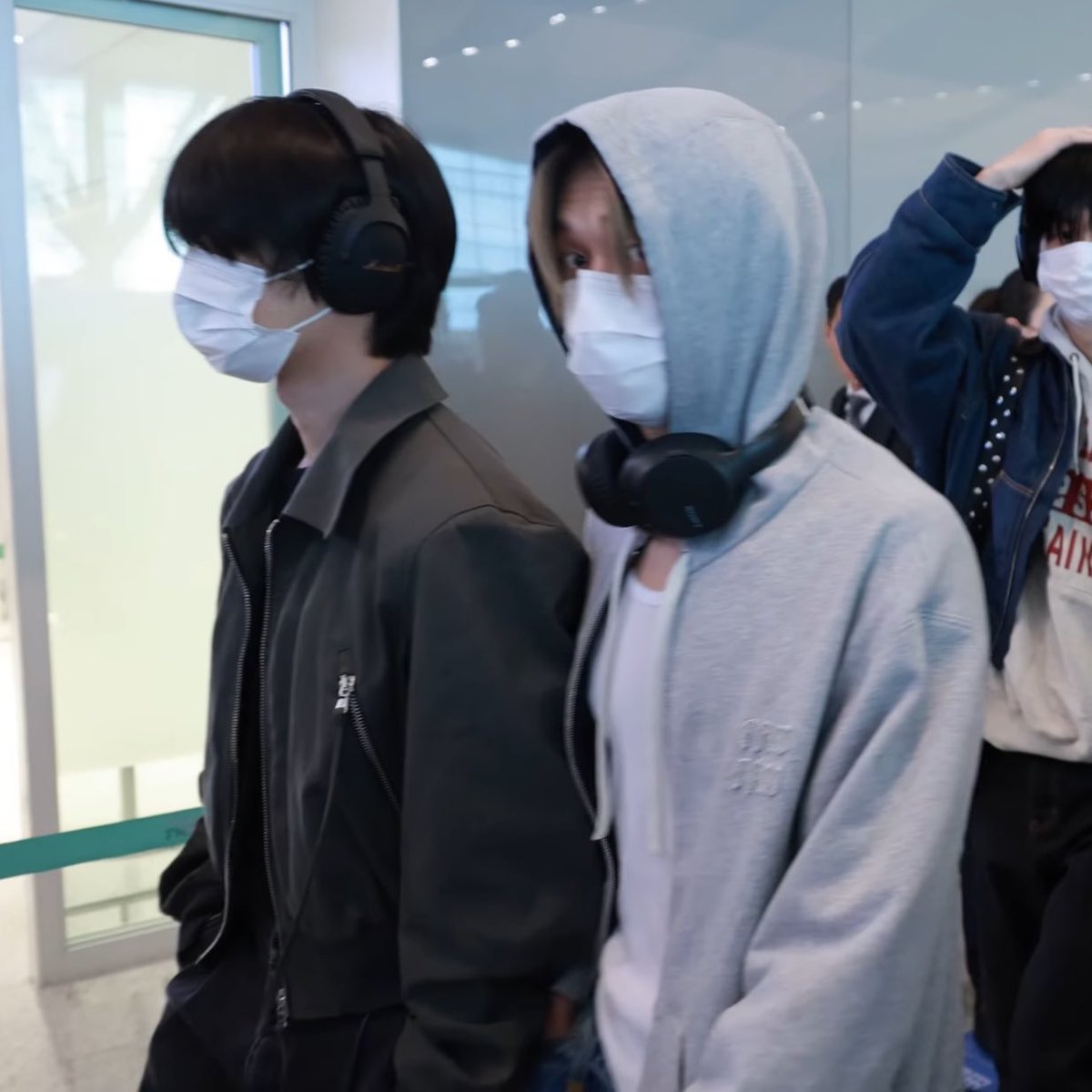 these magnetz they’re so glued to each other they’re about to board the plane as One person