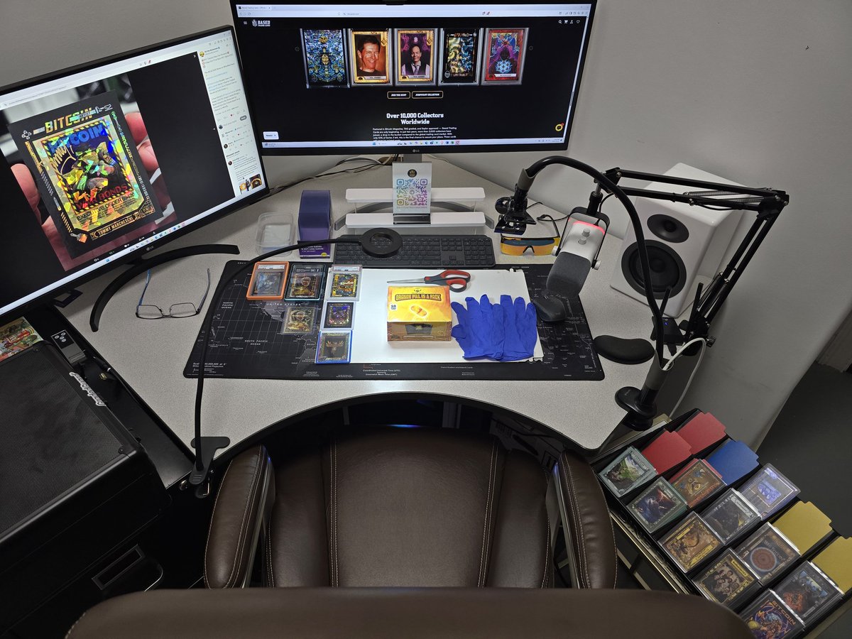 TheCoinDad's tweet image. HISTORIC MOMENT
The stage is set for 9pm EST tonight where I will be ripping open a historic $25,000 S1 series @btc_cards box in search of a missing @halfin or White Paper or @maxkeiser 1/1 card LIVE on @Whatnot 👇 with the CEO @bitcoinliferaft on the AG&amp;amp;DUB show!