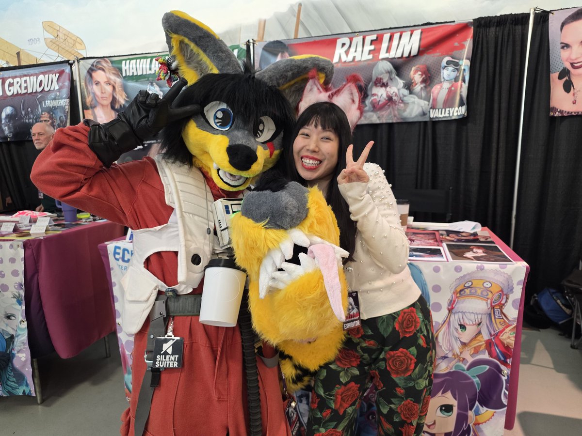 Dakotapaw's tweet photo. This rebel got to visit with and speak to @Rae_Lim! We'll 'visit' is hard when I dont speak but a great panel and good fun! Glad there are still a few more days at the con! https://t.co/oZYZ7Fb0Dy