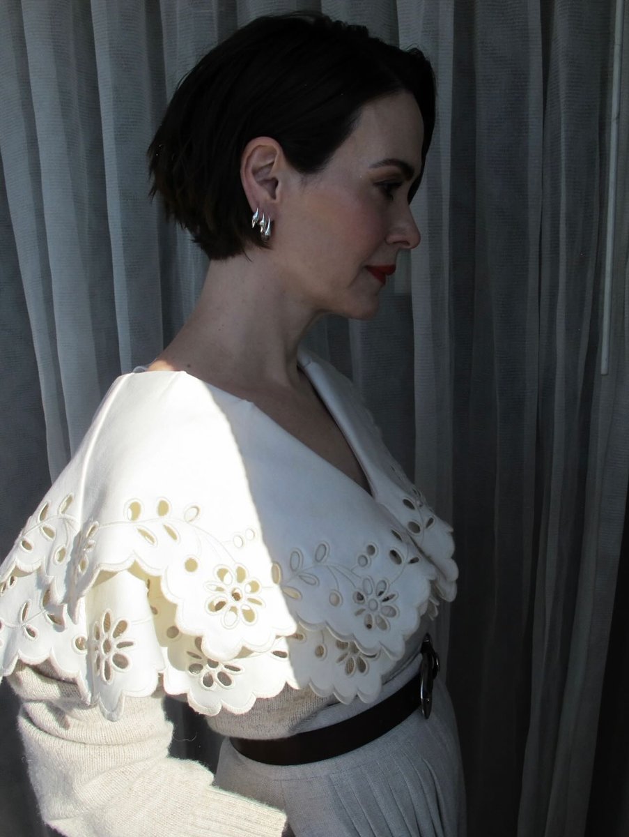 BraSarahPaulson's tweet image. Sarah Paulson durante a press tour de All's Fair