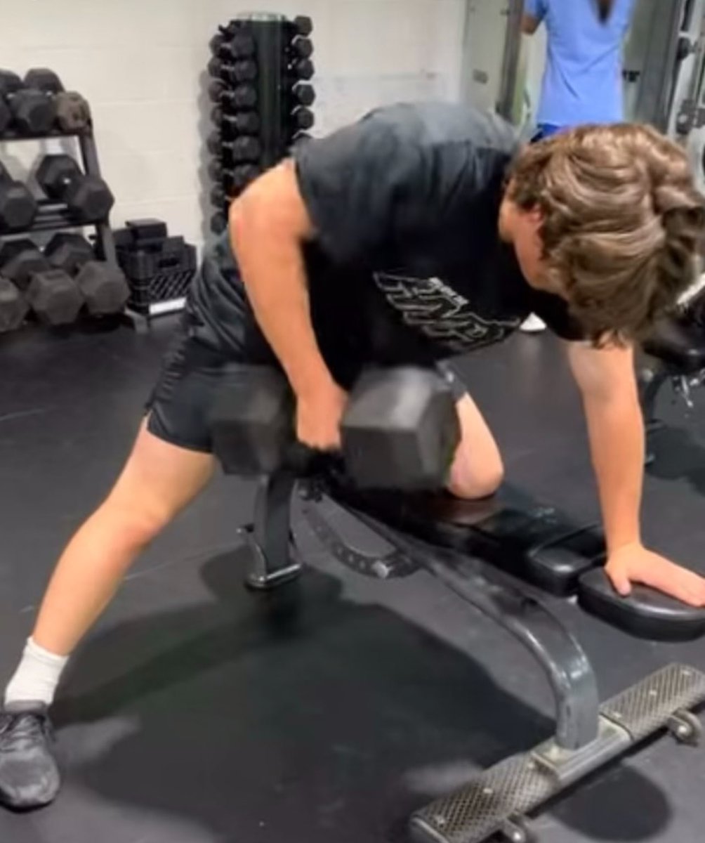 ChristopherD_27's tweet image. Off-Season Work 🔥
A year ago, Christopher couldn’t do a single pull-up.
Today? He’s banging out 12 and repping 85 lb dumbbell rows.

Big shout-out to Connor for pushing him every week. 💪
Strength on the mound doesn’t just happen — it’s earned.

#OffSeasonGrind #BaseballStrength
