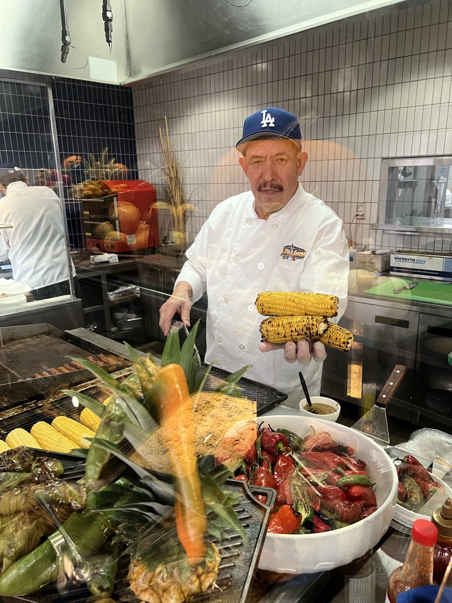 MelissasProduce's tweet image. NLCS Game 4 at @Dodgers Stadium. ⚾️💥

@Brewers are in town, and the energy is electric under the LA lights.

Fresh fruit, chile mango, and #CleanSnax on deck — fueling every inning the healthy way. 🌶️🍓🥜

#MelissasProduce #Dodgers #NLCS #ITFDB #PostseasonEats #HealthyOptions