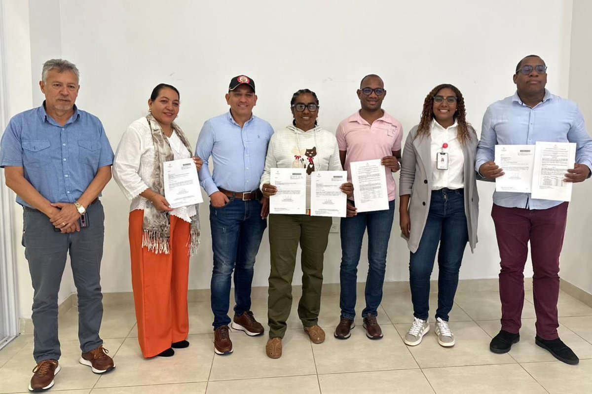 #ConDignidadCumplimos ✊🏼 | Desde la Dirección de Asuntos para Comunidades Negras, Afrocolombianas, Raizales y Palenqueras estamos comprometidos con el Registro Público de los Consejos Comunitarios.

✅Entregamos 7 Certificados y 4 Resoluciones de Inscripción de los Consejos
