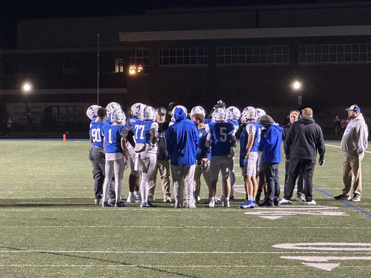 RRyanmedeiros's tweet image. #Pick6: Stop two is Attleboro — losing 12-0 to Franklin at the half.
Next up is Seekonk, facing West Bridgewater.
We have 13 games on tap for tonight! @ABC6