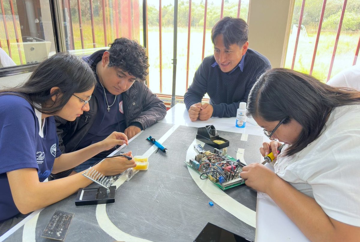 🎊 La #FCBIyT-#UATx celebra la Semana Académica de Ingeniería en Sistemas Electrónicos 🤓👇🏻

📲385grados.com/educacion/9286…