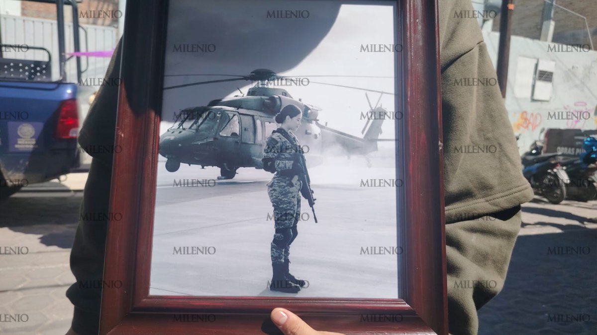 Milenio's tweet image. 🪖🟣 Stephany Carmona, de 19 años, soñaba con servir a México en la Guardia Nacional y murió por dos balazos en práctica de tiro; investigan feminicidio

La joven había denunciado ser víctima de acoso dentro de la corporación. El Segundo Sargento Yair Manuel &apos;N&apos;, el presunto…